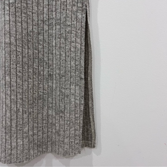 Ribbed Midi Dress - Picture 3 of 5